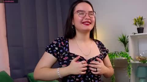 Mia online show from September 18, 1:51 am
