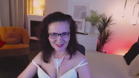 Irene online show from October 16, 6:25 am