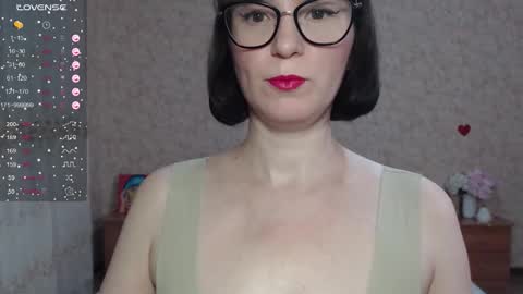 IrenLarasani online show from September 17, 6:04 am