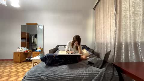 Evie online show from September 10, 10:04 am