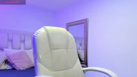 Snapshot of iris8_ chatting on October 7, 12:35 pm iris8_ online show from October 7, 12:35 pm