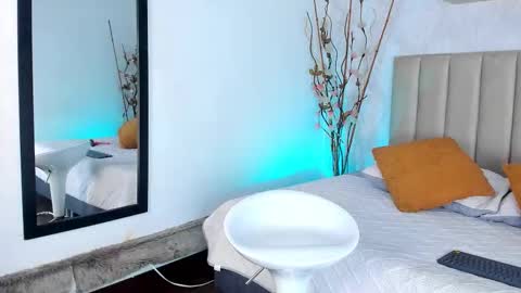 Snapshot of iris_bells chatting on November 28, 10:45 pm Queen Iris online show from November 28, 10:45 pm