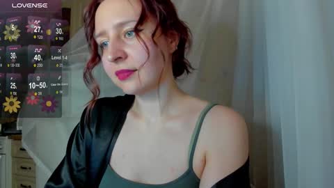 Snapshot of iris_crispy chatting on December 17, 3:40 pm Iris online show from December 17, 3:40 pm