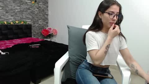 Snapshot of iris_joi chatting on December 21, 8:28 am Iirs online show from December 21, 8:28 am