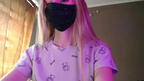 Snapshot of iris_lave chatting on September 25, 1:48 pm Lily online show from September 25, 1:48 pm