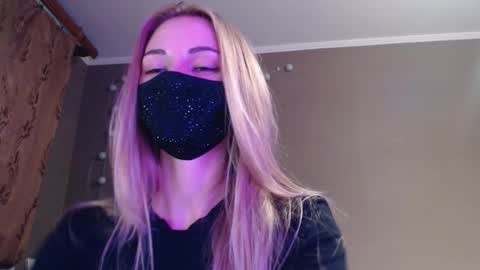 Snapshot of iris_lave chatting on September 27, 4:01 pm Lily online show from September 27, 4:01 pm