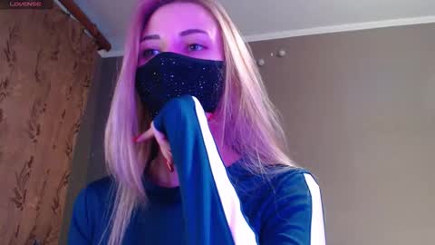 Snapshot of iris_lave chatting on September 28, 3:50 pm Lily online show from September 28, 3:50 pm