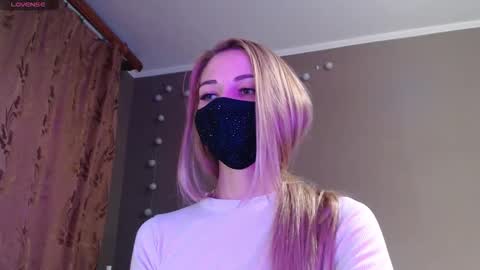 Snapshot of iris_lave chatting on September 29, 3:50 pm Lily online show from September 29, 3:50 pm