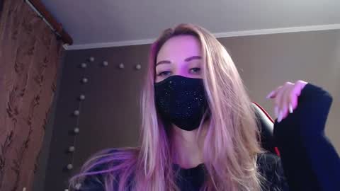 Snapshot of iris_lave chatting on October 14, 3:24 pm Lily online show from October 14, 3:24 pm