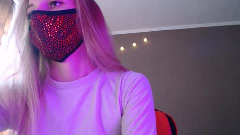 Snapshot of iris_lave chatting on October 15, 11:54 am Lily online show from October 15, 11:54 am