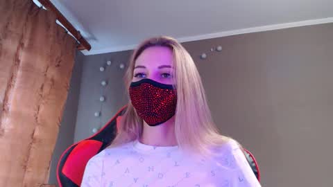 Snapshot of iris_lave chatting on October 17, 2:19 pm Lily online show from October 17, 2:19 pm