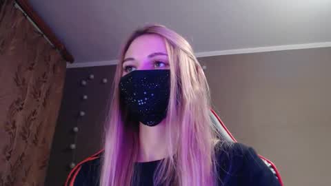 Snapshot of iris_lave chatting on October 20, 4:18 pm Lily online show from October 20, 4:18 pm