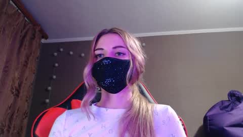 Snapshot of iris_lave chatting on October 23, 3:44 pm Lily online show from October 23, 3:44 pm