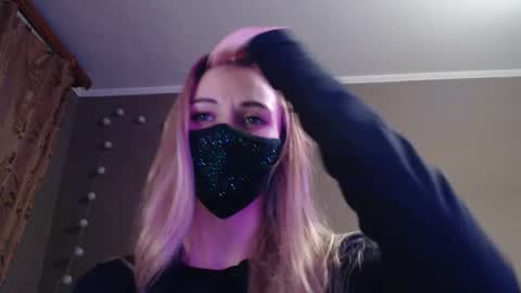 Snapshot of iris_lave chatting on October 27, 5:28 pm Lily online show from October 27, 5:28 pm