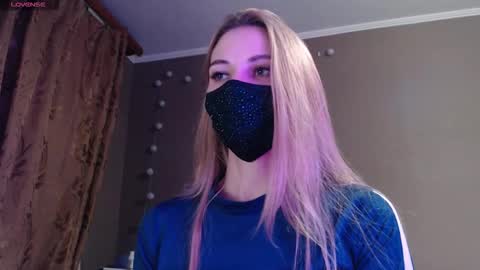 Snapshot of iris_lave chatting on October 31, 4:52 pm Lily online show from October 31, 4:52 pm