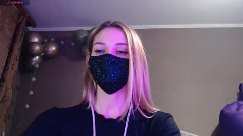 Lily online show from November 6, 5:58 pm