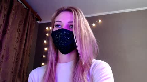 Lily online show from December 17, 3:07 pm