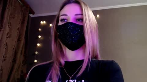 Lily online show from February 5, 6:01 pm