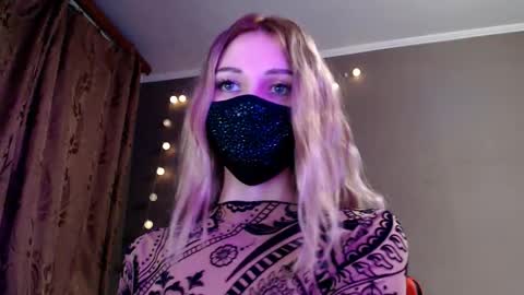 Snapshot of iris_lave chatting on February 14, 6:15 pm Lily online show from February 14, 6:15 pm