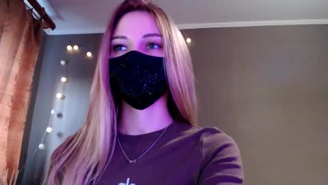 Snapshot of iris_lave chatting on March 7, 3:31 pm Lily online show from March 7, 3:31 pm