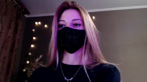 Snapshot of iris_lave chatting on March 11, 5:52 pm Lily online show from March 11, 5:52 pm