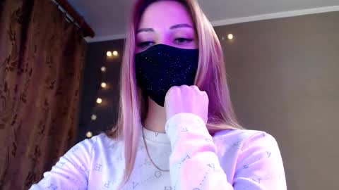 Snapshot of iris_lave chatting on March 18, 4:10 pm Lily online show from March 18, 4:10 pm