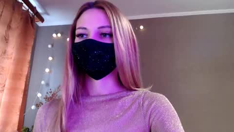 Snapshot of iris_lave chatting on March 19, 2:43 pm Lily online show from March 19, 2:43 pm