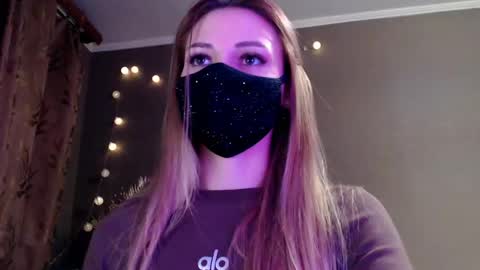 Snapshot of iris_lave chatting on March 21, 4:43 pm Lily online show from March 21, 4:43 pm