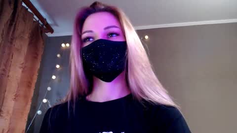 Snapshot of iris_lave chatting on March 22, 3:48 pm Lily online show from March 22, 3:48 pm