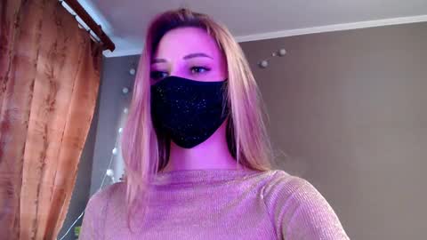 Snapshot of iris_lave chatting on March 24, 4:01 pm Lily online show from March 24, 4:01 pm