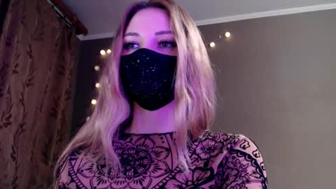 Snapshot of iris_lave chatting on March 26, 5:07 pm Lily online show from March 26, 5:07 pm