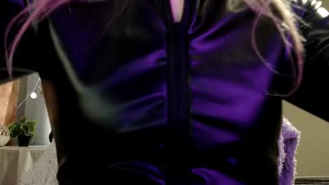 Snapshot of iris_lave chatting on March 27, 3:56 pm Lily online show from March 27, 3:56 pm