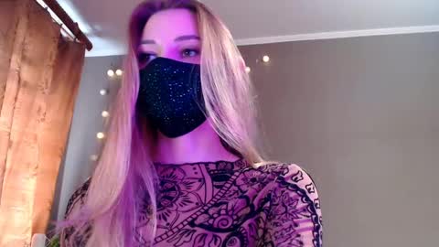 Lily online show from May 12, 2:14 pm
