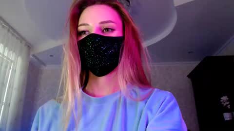 Lily online show from July 8, 5:50 pm