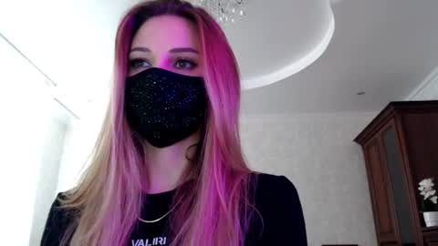 Lily online show from July 9, 2:10 pm