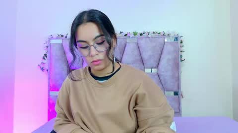 Snapshot of iris_mandarinne chatting on April 15, 8:09 pm Iris online show from April 15, 8:09 pm