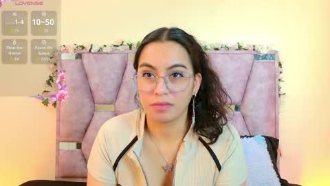 Snapshot of iris_mandarinne chatting on June 6, 5:39 pm Iris online show from June 6, 5:39 pm