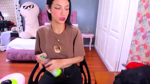 Snapshot of iris_stone_ chatting on February 22, 11:35 am Iris online show from February 22, 11:35 am