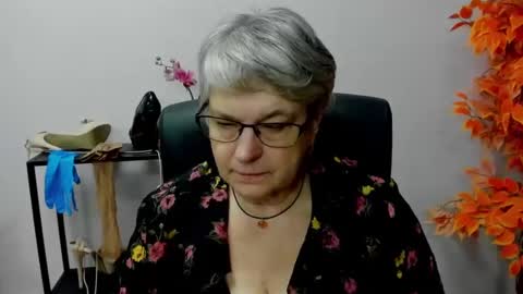 I R I S online show from December 10, 10:49 am