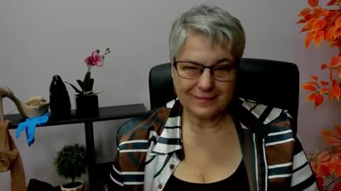 I R I S online show from December 18, 7:26 am