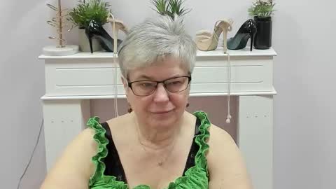 Snapshot of iris_xdesire chatting on March 5, 7:37 am I R I S online show from March 5, 7:37 am
