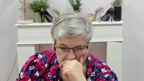 Snapshot of iris_xdesire chatting on March 9, 7:01 am I R I S online show from March 9, 7:01 am