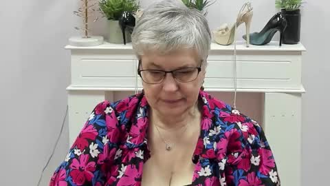 Snapshot of iris_xdesire chatting on March 10, 7:13 am I R I S online show from March 10, 7:13 am