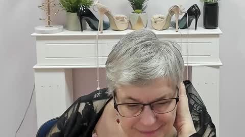 Snapshot of iris_xdesire chatting on March 11, 7:14 am I R I S online show from March 11, 7:14 am