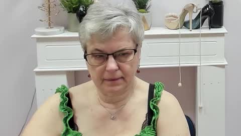 Snapshot of iris_xdesire chatting on March 12, 7:25 am I R I S online show from March 12, 7:25 am