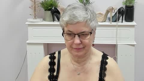 Snapshot of iris_xdesire chatting on March 17, 7:01 am I R I S online show from March 17, 7:01 am