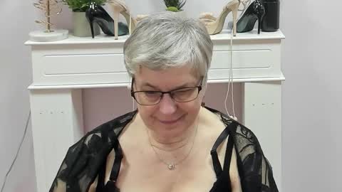 Snapshot of iris_xdesire chatting on March 18, 7:11 am I R I S online show from March 18, 7:11 am