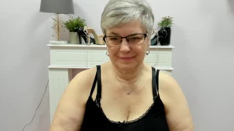 Snapshot of iris_xdesire chatting on March 24, 7:02 am I R I S online show from March 24, 7:02 am