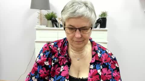 Snapshot of iris_xdesire chatting on March 25, 7:14 am I R I S online show from March 25, 7:14 am