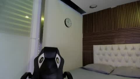 Iris Fyre  online show from June 22, 12:24 pm